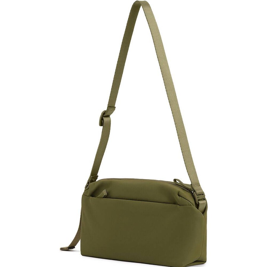 Urth Urth Dolomite Crossbody Bag - Green | Backpacks & Sling Bags