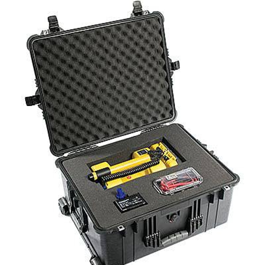 Peli Peli 1610 Case With Foam Black | Hard Cases