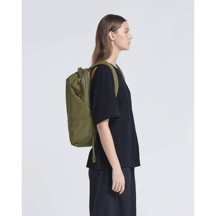 Urth Urth Arkose 20L Backpack - Green | Backpacks & Sling Bags